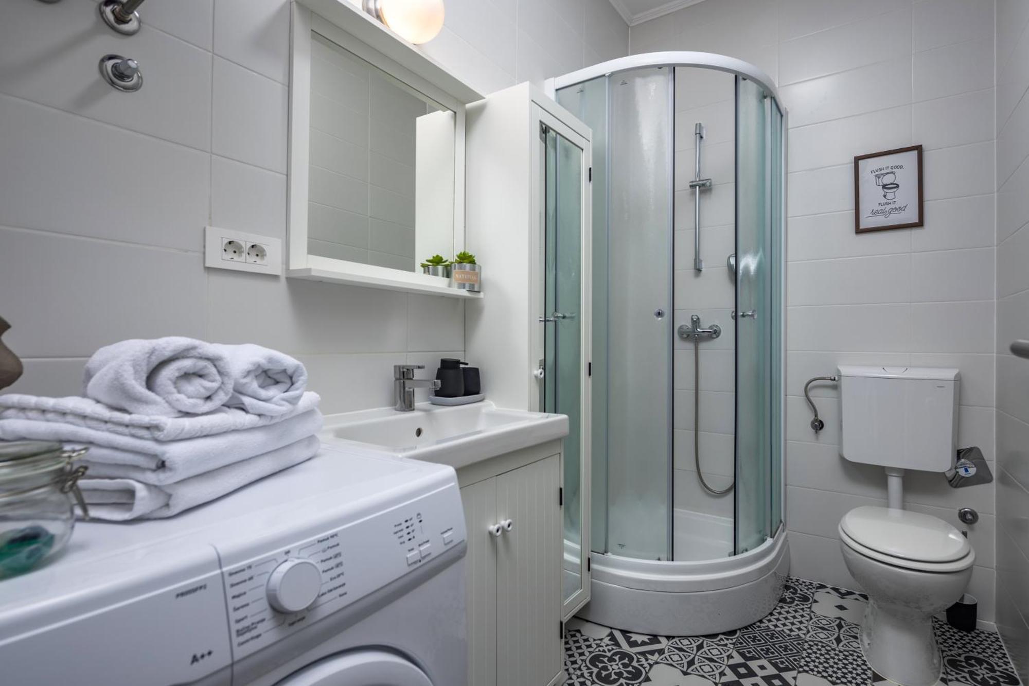 Agostini - Self Check-In Studios - Free Gated Parking On Site Риека Экстерьер фото